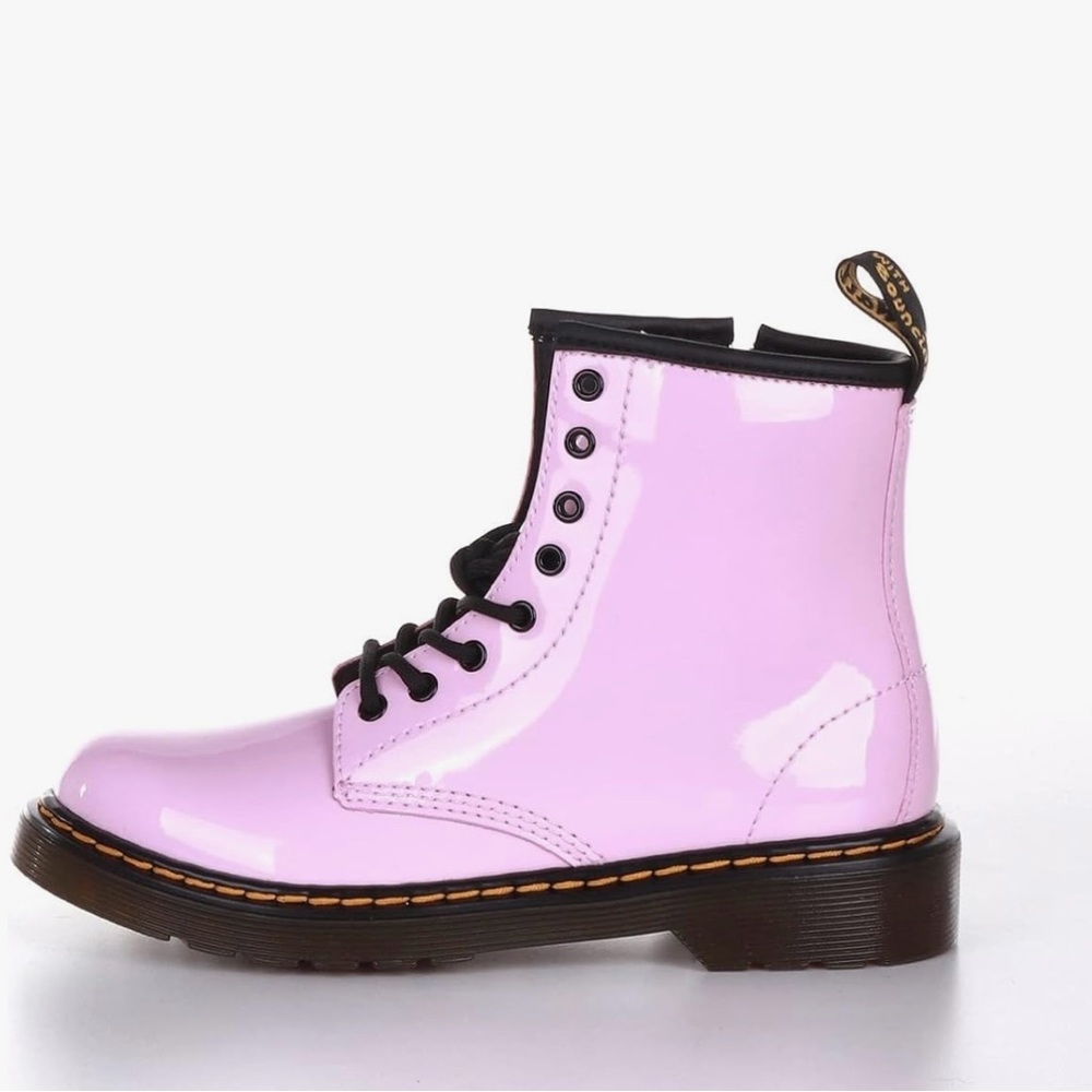Dr. Martens Unisex-Child 1460 Lace Up Boot - Big Kid size 6, fits Women’s 8